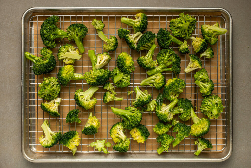 broccoli-on-tray-ready-to-smoke