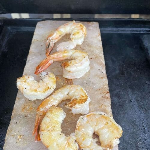 cooking shrimp on a salt block (2)