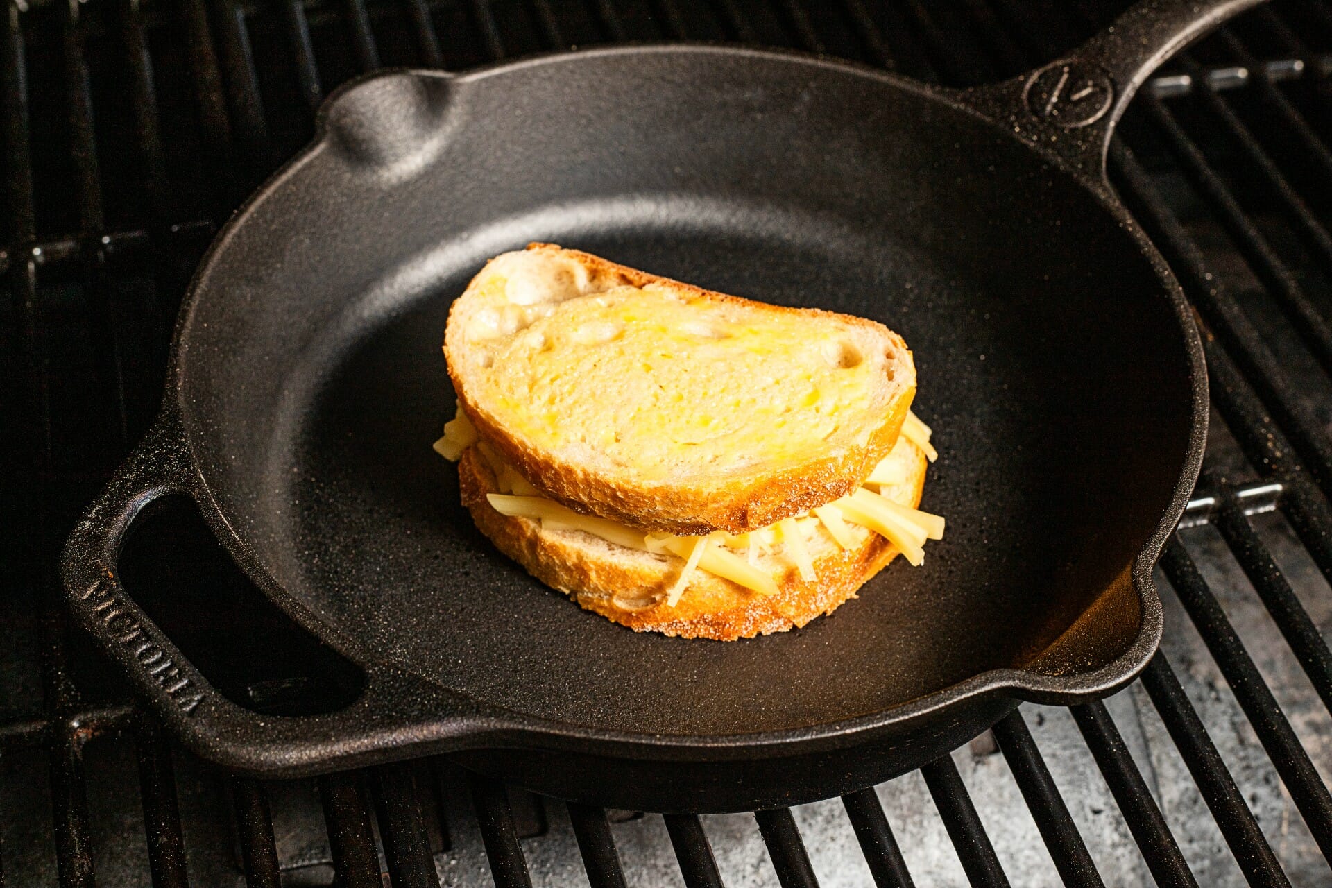 toasted-cheese-sandwich-in-smoker